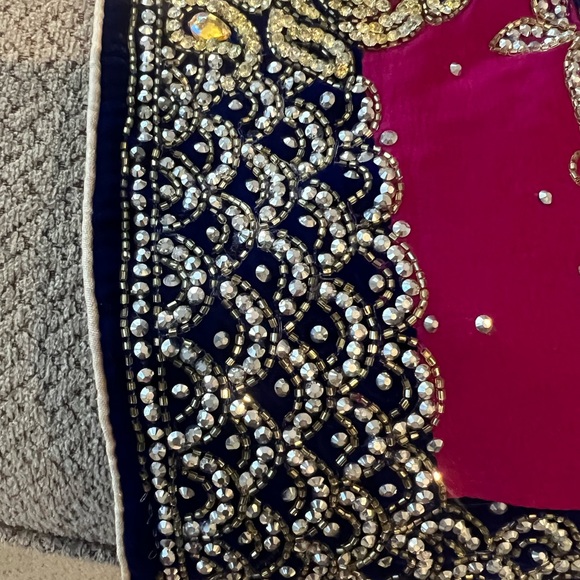 Brand New Gorgeous Pure Crepe Sari with Heavy Embroidery Work - Picture 5 of 7